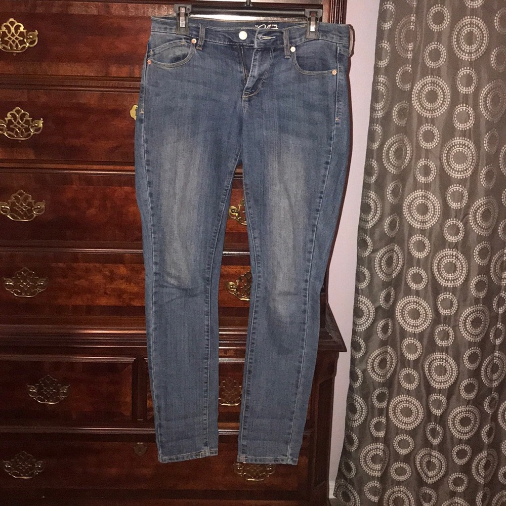 Old navy straight jeans in the flirt!